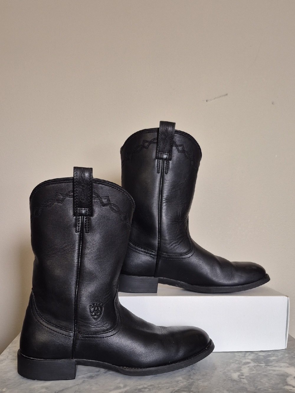 Ariat Men's Size 9 Heritage Roper Round Toe Leather Cowboy Boots, Western - Picture 2 of 13